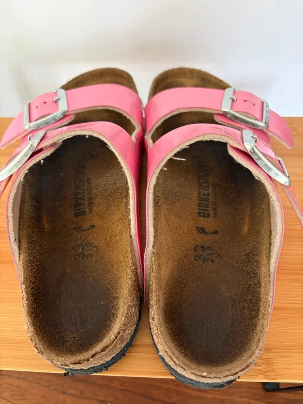 Birkenstock Arizona Two-Strap Sandal Light Pink Silver Buckles Sz 33 Kid’s 2-2.5